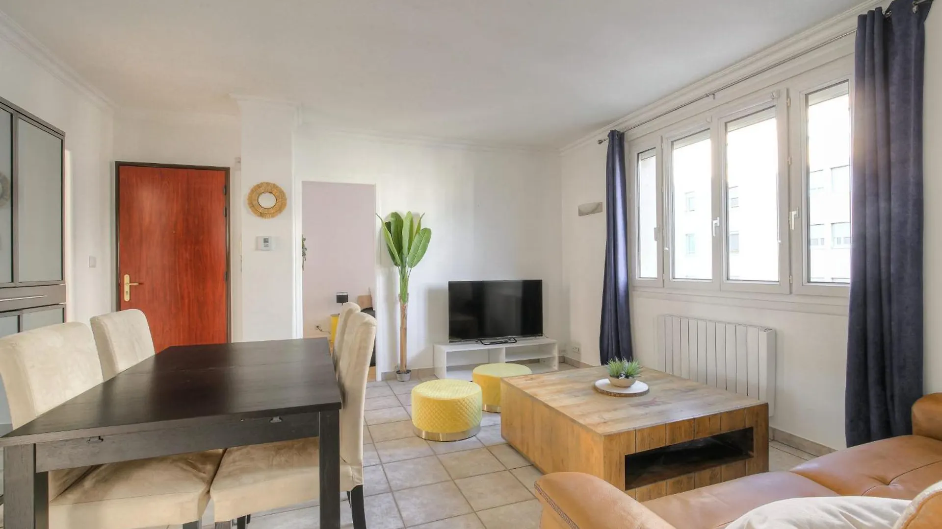 Apartment Le Spacieux Ideal Sejour Pro Ou Week-End Famille Venissieux France